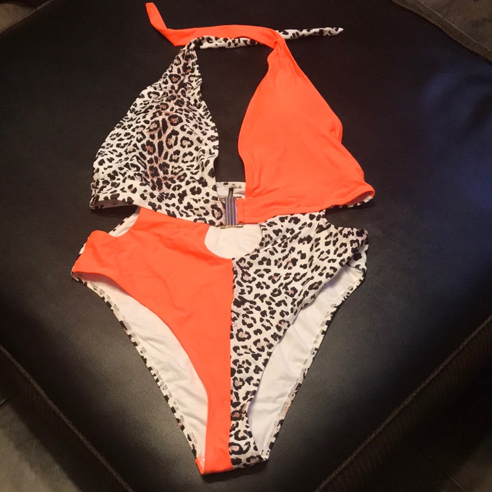 Size 2x Fashion Nova leopard print & mango sexy one peice